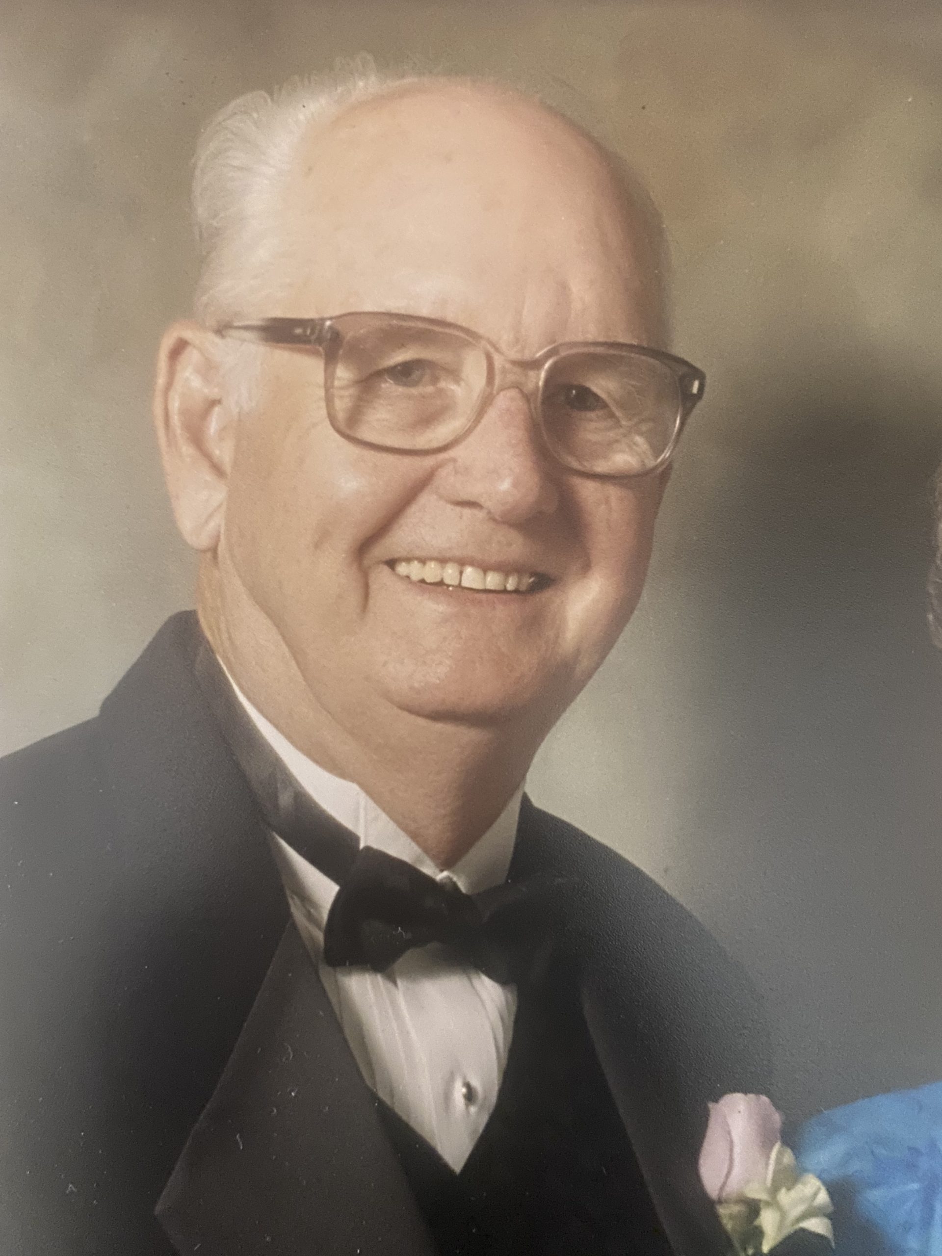 Leslie Clyde Ellis – Seale Funeral Service